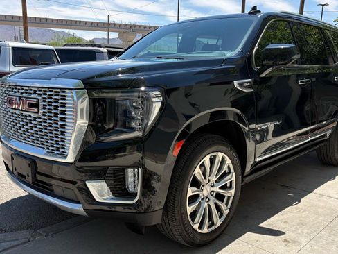 Used 2023 GMC Yukon Denali w/ Advanced Technology Package AWD/4WD image 17