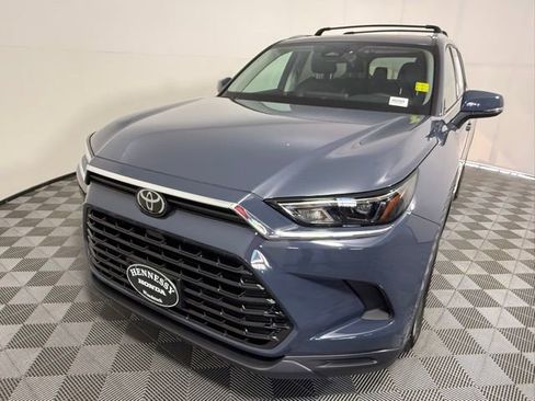 Used 2024 Toyota Grand Highlander XLE image 2