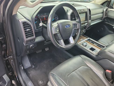 Used 2018 Ford Expedition Platinum RWD image 3