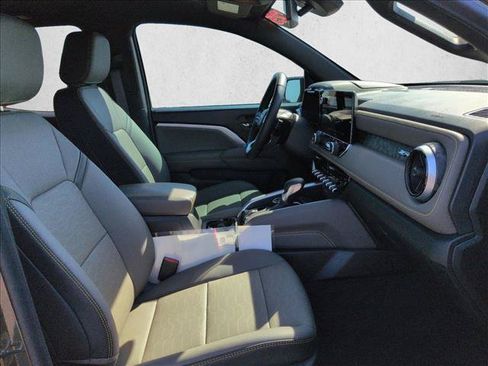 Used 2025 Chevrolet Colorado ZR2 AWD/4WD image 27