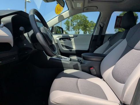 Used 2025 Toyota RAV4 XLE w/ Convenience Package AWD/4WD image 16