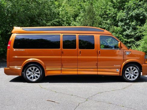 Used 2025 GMC Savana 2500 Extended w/ Driver Convenience Package RWD image 9