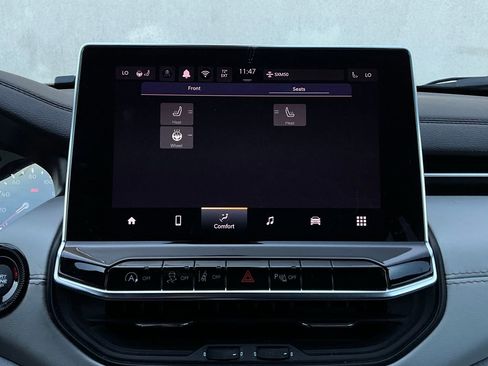 Used 2025 Jeep Compass Limited image 32