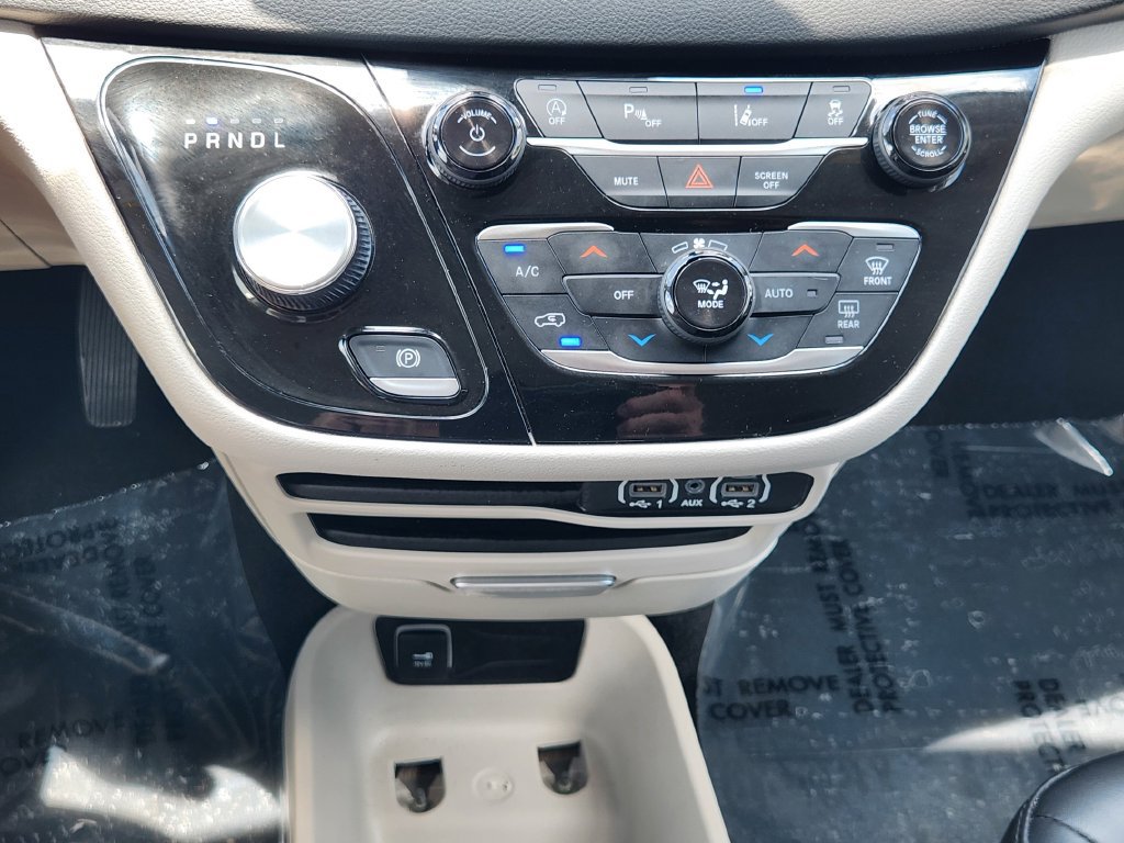 Used 2023 Chrysler Pacifica Touring-L FWD image 19