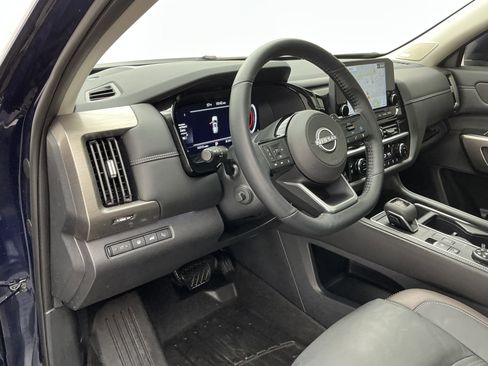 Used 2024 Nissan Pathfinder Platinum image 12