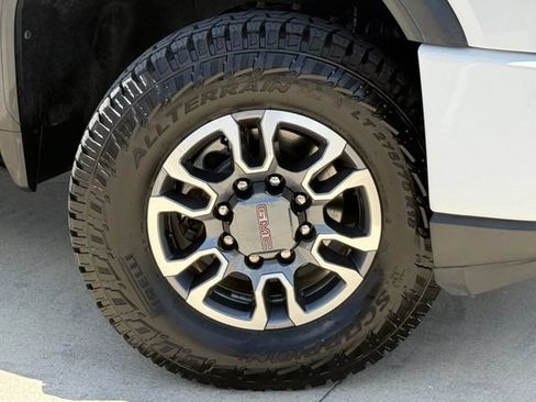 Used 2022 GMC Sierra 2500 AT4 w/ AT4 Preferred Package AWD/4WD image 2