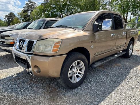 Used 2004 Nissan Titan LE w/ (Tow) Big Tow Pkg image 2