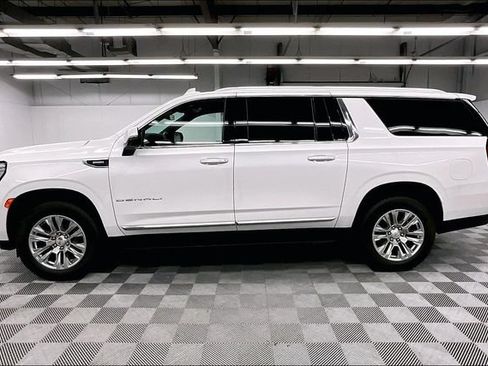 Used 2024 GMC Yukon XL Denali AWD/4WD image 14