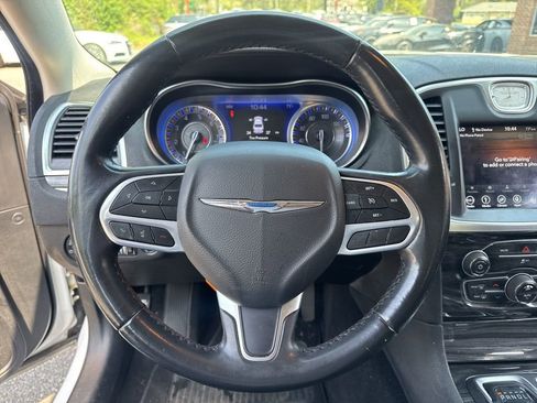 Used 2019 Chrysler 300 Touring w/ Sport Appearance Package RWD image 10