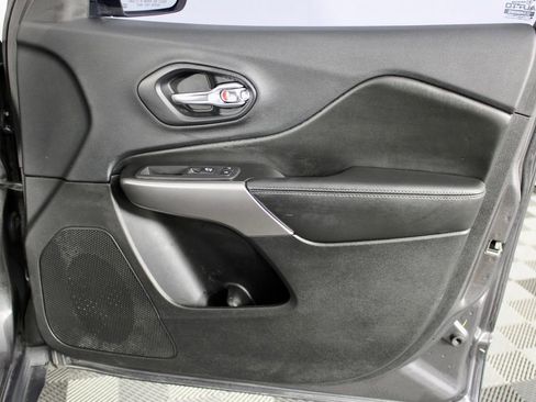 Used 2019 Jeep Cherokee Limited AWD/4WD image 34