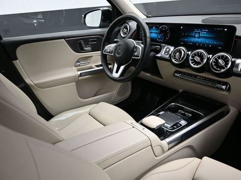 Used 2020 Mercedes-Benz GLB 250 w/ Premium Package image 13