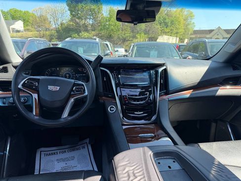 Used 2017 Cadillac Escalade ESV Premium Luxury image 41