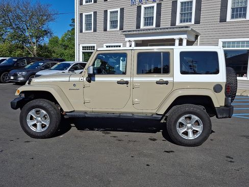 Used 2017 Jeep Wrangler Unlimited Sahara w/ Quick Order Package 24E Chief AWD/4WD image 8