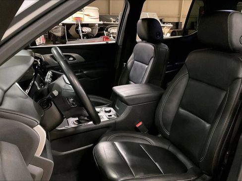 Used 2023 Chevrolet Traverse LT w/ LT Premium Package image 23