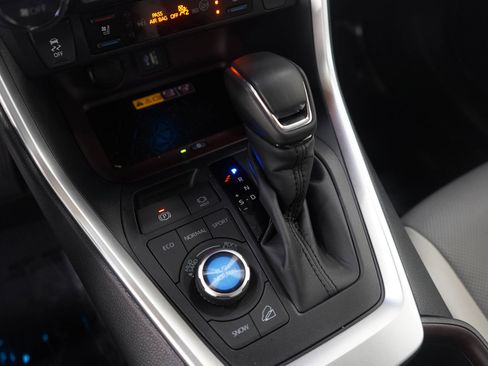 Used 2025 Toyota RAV4 Limited image 27