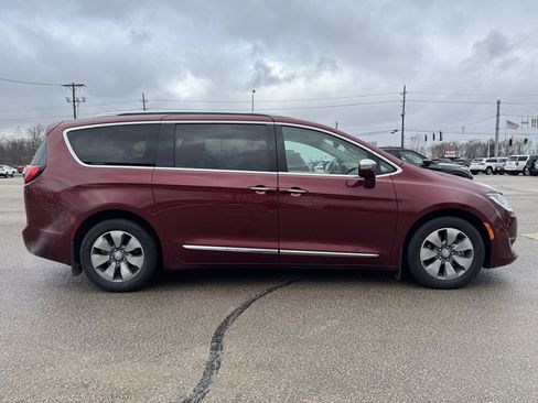 Used 2017 Chrysler Pacifica Platinum image 7