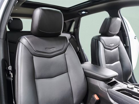 Used 2022 Cadillac XT5 Premium Luxury w/ LPO, Floor Liner Package image 37