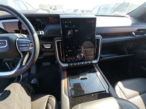 Used 2025 GMC Yukon Denali AWD/4WD image 11