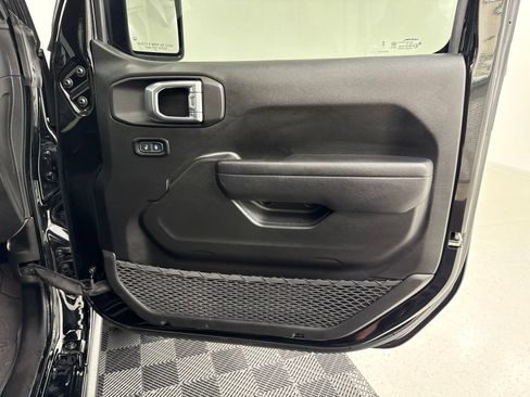 Used 2024 Jeep Wrangler Unlimited Rubicon w/ Technology Group AWD/4WD image 30