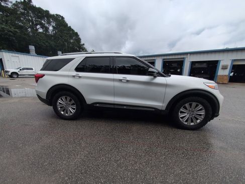 Used 2023 Ford Explorer Limited w/ Equipment Group 301A RWD image 5