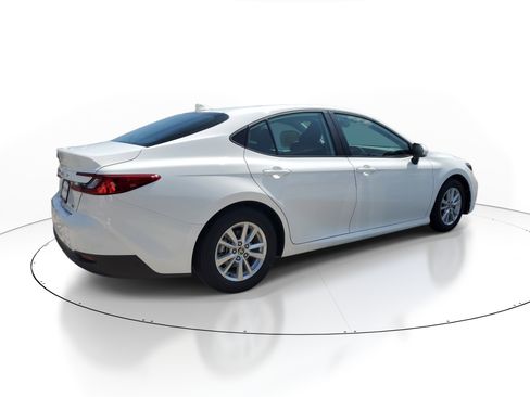 Used 2025 Toyota Camry LE FWD image 6