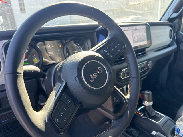 Used 2024 Jeep Wrangler Unlimited w/ Convenience Group AWD/4WD image 10