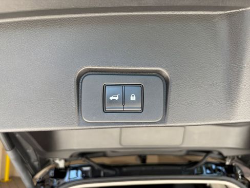 Used 2025 Nissan Rogue SV FWD image 23