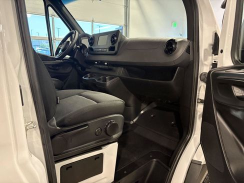 Used 2023 Mercedes-Benz Sprinter 1500 image 35