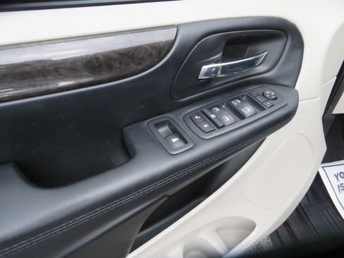 Used 2018 Dodge Grand Caravan SE w/ UConnect Hands-Free Group FWD image 20