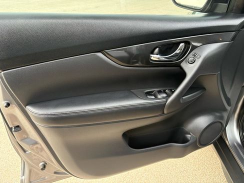 Used 2018 Nissan Rogue S image 36