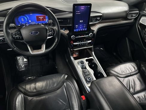 Used 2023 Ford Explorer Platinum w/ Premium Technology Package image 13