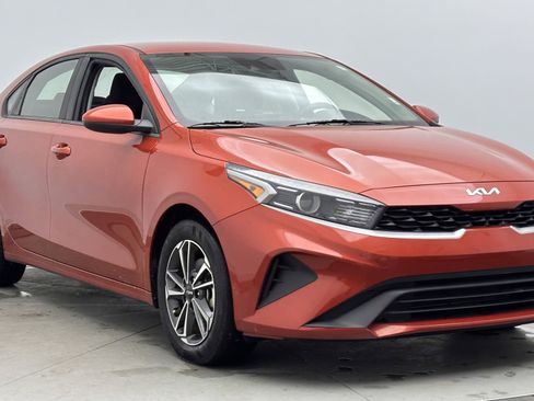 Used 2022 Kia Forte LXS image 3