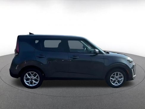 Used 2025 Kia Soul LX w/ LX Technology Package FWD image 14