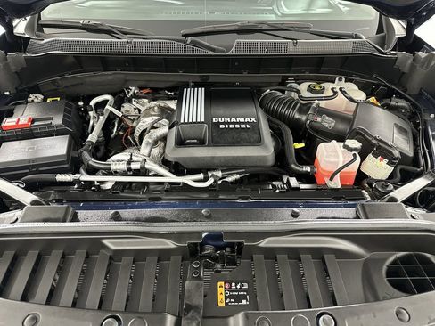 Used 2023 Chevrolet Silverado 1500 LT AWD/4WD image 31