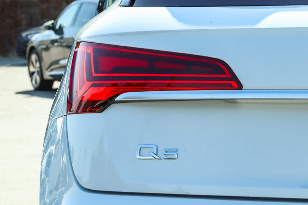 Used 2021 Audi Q5 e Premium Plus AWD/4WD image 9