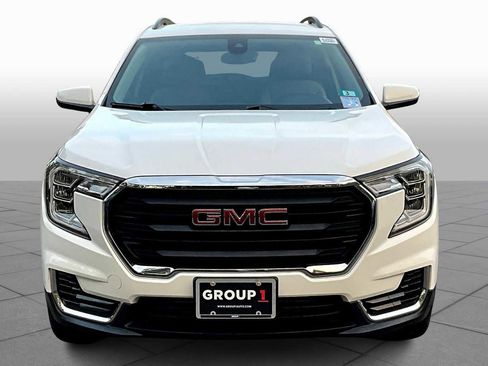 Used 2022 GMC Terrain SLE w/ Driver Convenience Package image 3