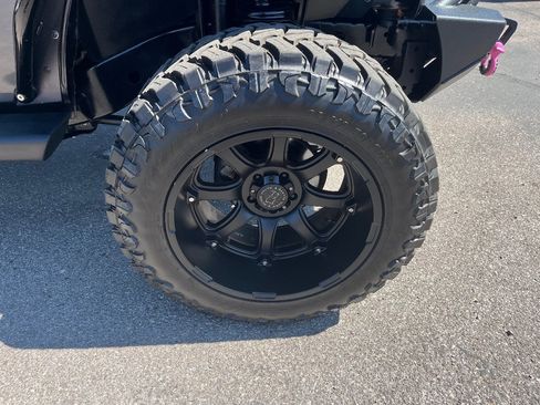 Used 2014 Jeep Wrangler Unlimited Sahara w/ Connectivity Group AWD/4WD image 40