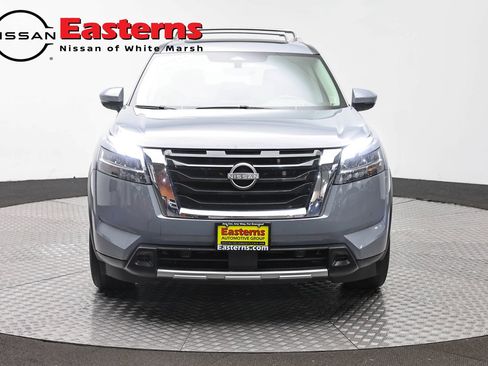 Used 2023 Nissan Pathfinder Platinum w/ Cargo Package AWD/4WD image 2