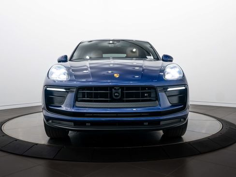 Certified 2024 Porsche Macan AWD/4WD image 10