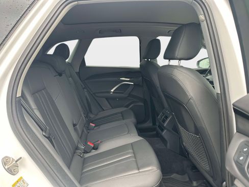 Certified 2025 Audi Q5 Premium w/ Convenience Package AWD/4WD image 9