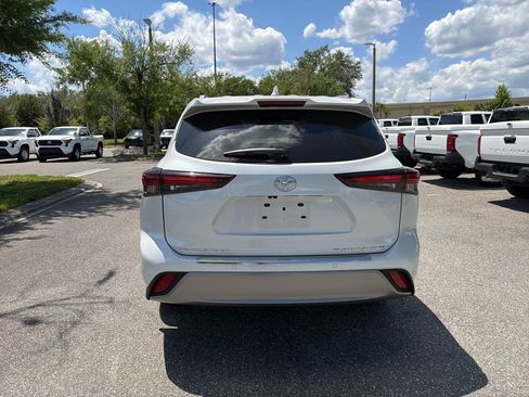 Used 2025 Toyota Highlander Platinum AWD/4WD image 4