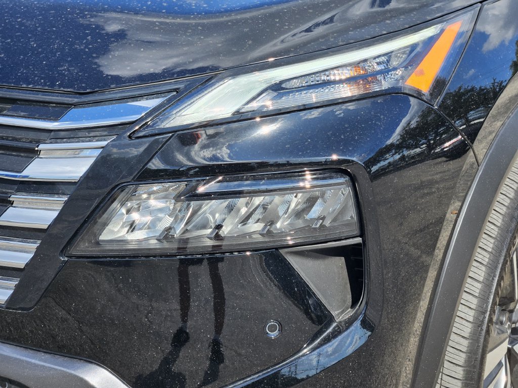 Used 2025 Nissan Rogue SL AWD/4WD image 8
