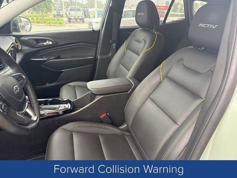 Used 2025 Chevrolet Trax ACTIV w/ Sunroof Package FWD image 9
