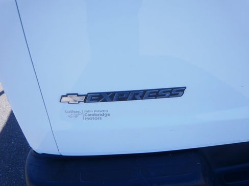 Used 2017 Chevrolet Express 2500 RWD image 14