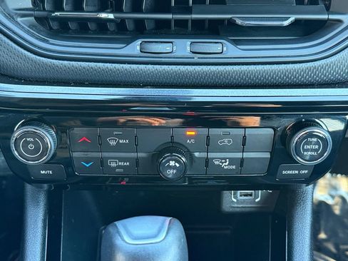 Used 2024 Jeep Compass Latitude w/ Convenience Group image 18