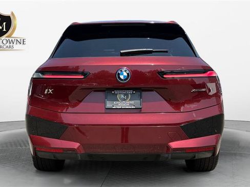 Used 2022 BMW iX xDrive50 w/ Premium Package AWD/4WD image 4