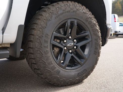 Used 2022 Chevrolet Silverado 1500 LT Trail Boss w/ Bed Protection Package AWD/4WD image 32