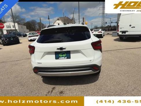 Certified 2025 Chevrolet Trax LT w/ Driver Confidence Package image 7