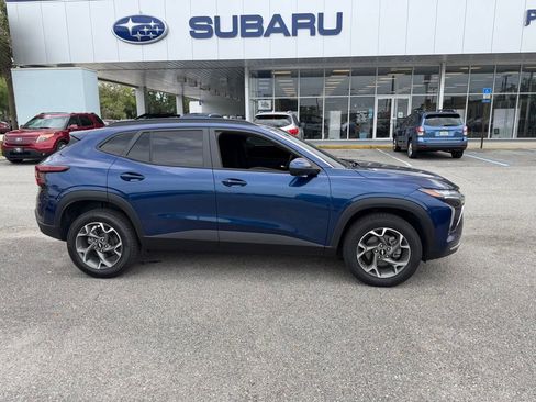 Used 2024 Chevrolet Trax LT w/ Driver Confidence Package FWD image 2