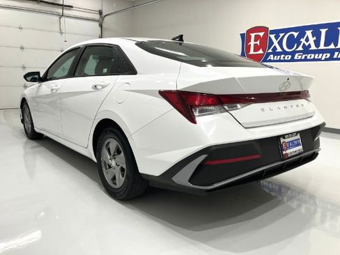 Used 2024 Hyundai Elantra SE image 12